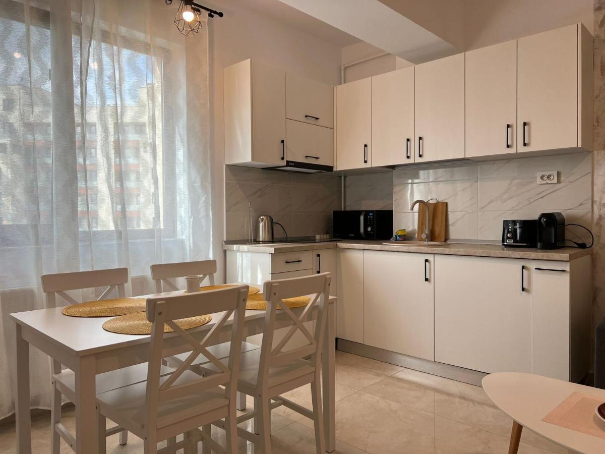 Studios & Apartments Palas By Glam At Lazar Towers ياش المظهر الخارجي الصورة
