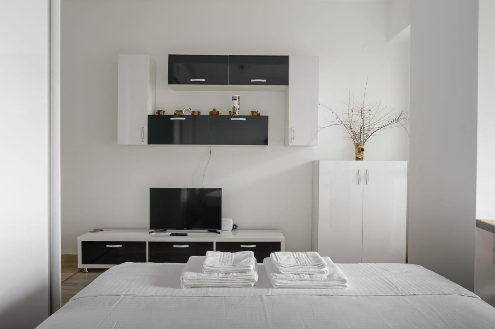 Studios & Apartments Palas By Glam At Lazar Towers ياش المظهر الخارجي الصورة