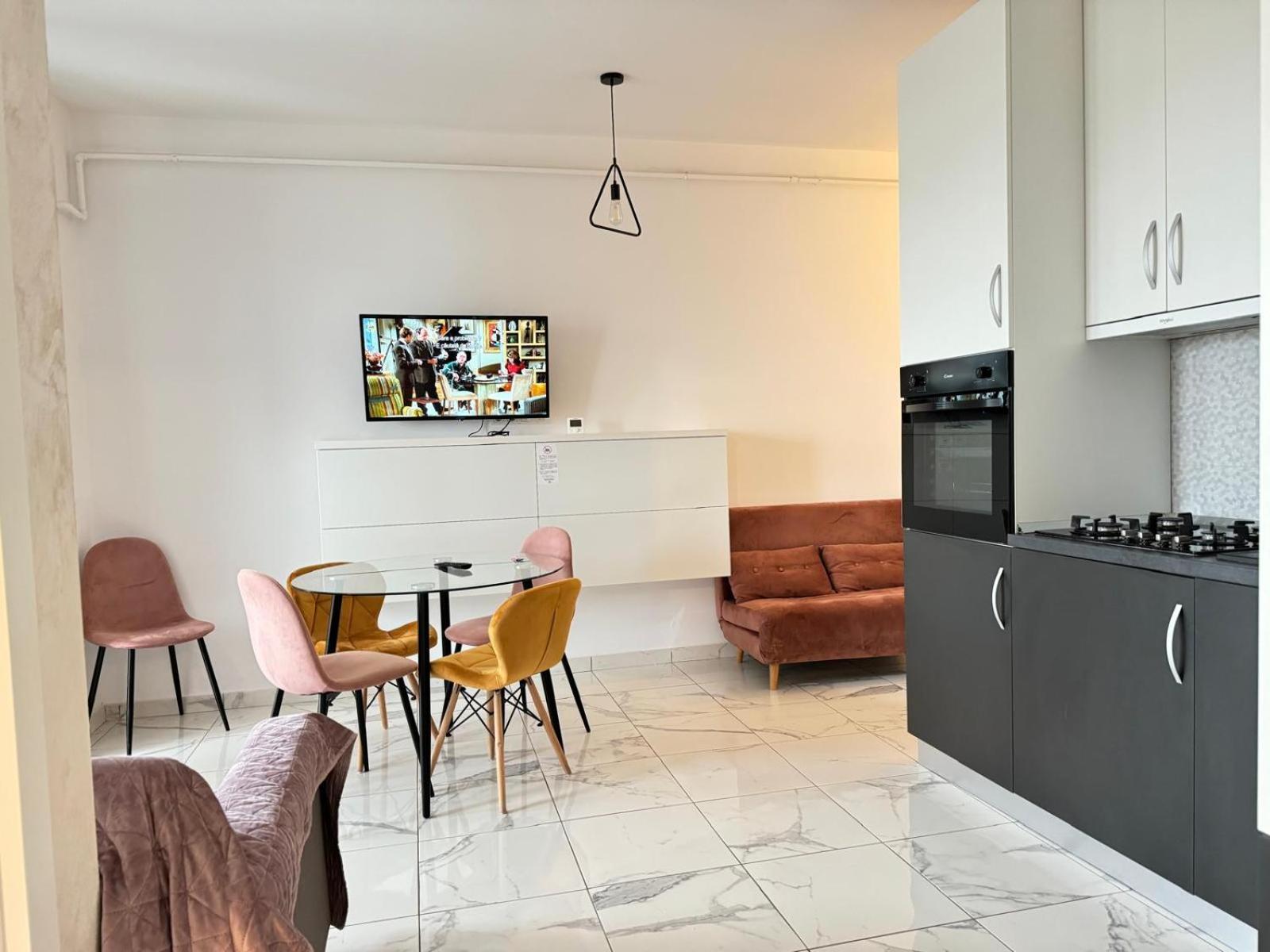 Studios & Apartments Palas By Glam At Lazar Towers ياش المظهر الخارجي الصورة